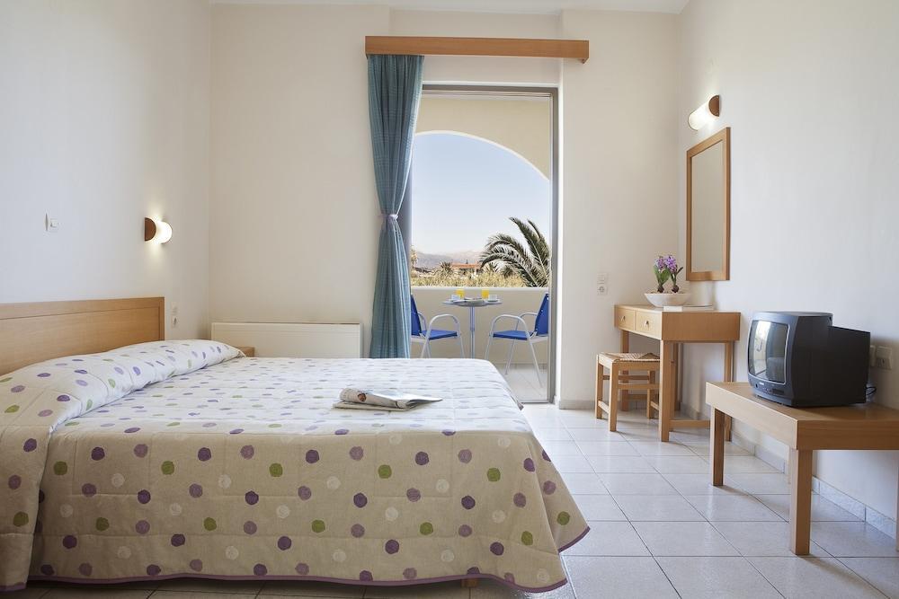Marinos Beach Hotel พลาตาเนส ภายนอก รูปภาพ