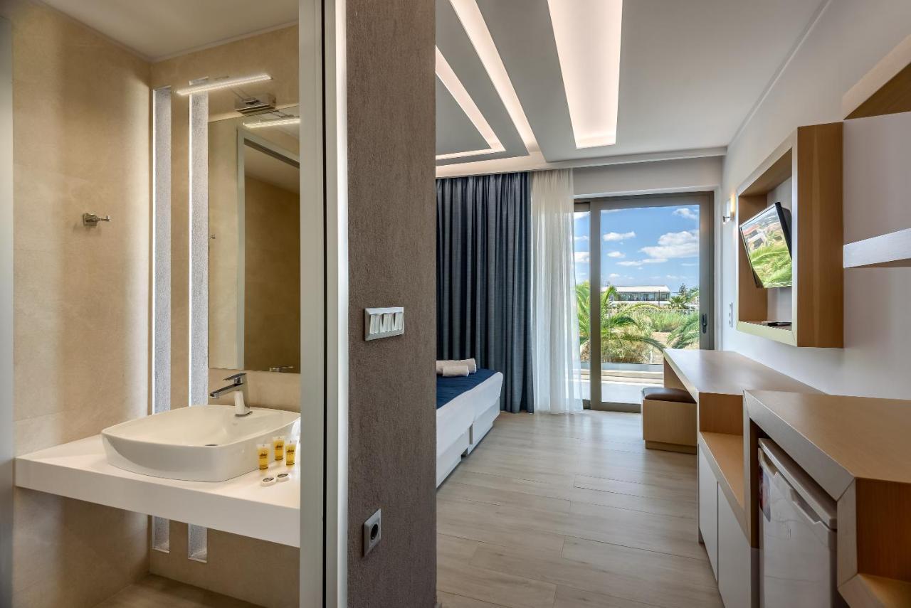 Marinos Beach Hotel พลาตาเนส ภายนอก รูปภาพ