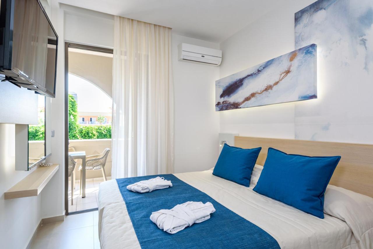 Marinos Beach Hotel พลาตาเนส ภายนอก รูปภาพ
