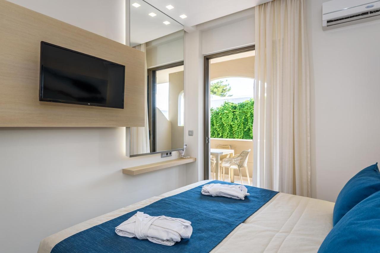 Marinos Beach Hotel พลาตาเนส ภายนอก รูปภาพ